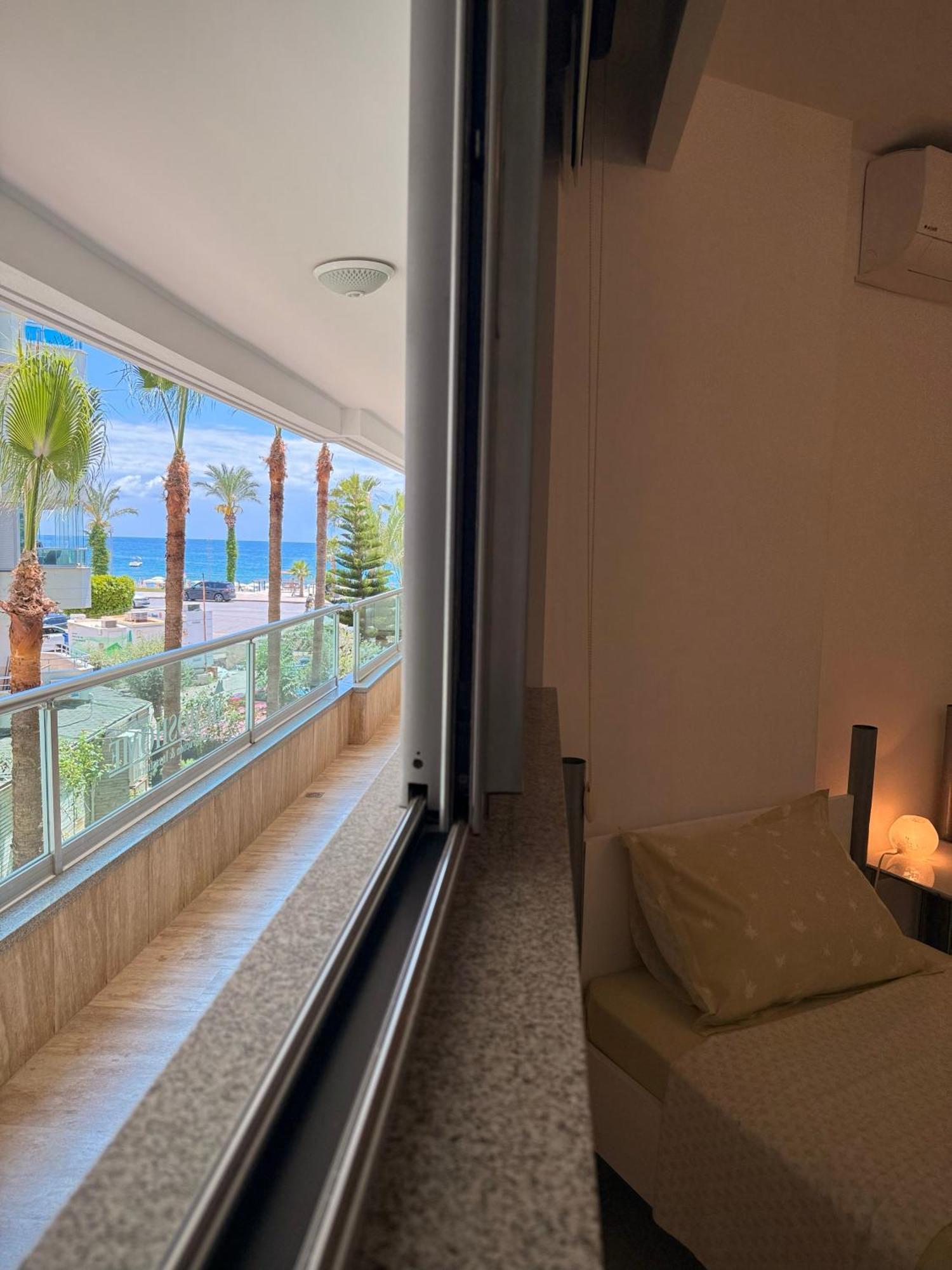 Sa Apartments! Beachfront Apartment With Sea View & Pool アランヤ エクステリア 写真